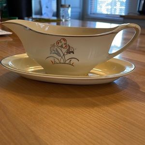 Gravy boat and underplate Johnson Brothers England, 1912. Art Nouveau